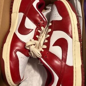 Nike dunks Burgundy and cream